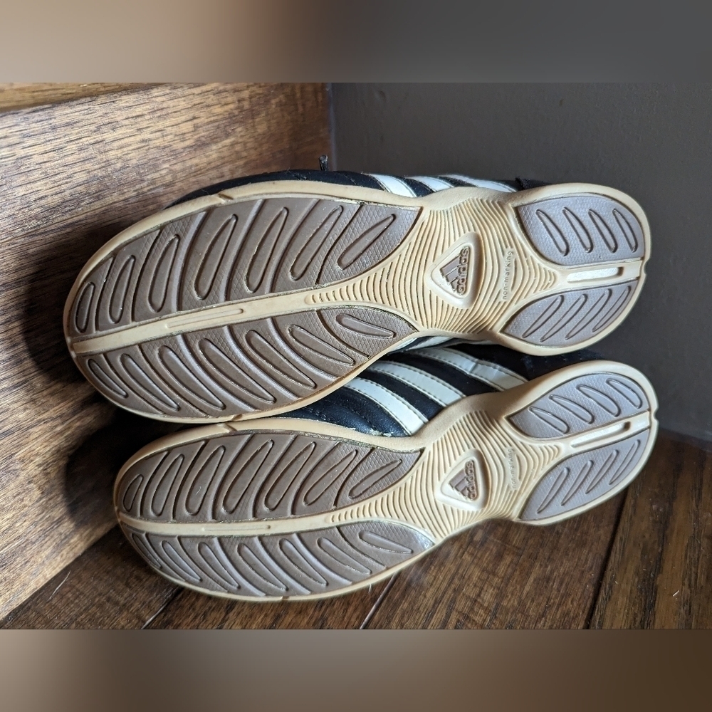 ADIDAS indoor soccer shoes black leather Size 3 - Picture 8 of 8
